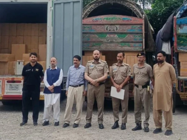 کروڑوں مالیت کی نان کسٹم پیڈ سگریٹ سے لدے 11 ٹرک پکڑے گئے