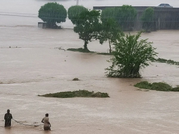 مغربی ہواؤں کے طاقتور سسٹم کے باعث آج سے ملک بھر میں شدید بارشوں کی پیشگوئی، سیلاب کی وارننگ