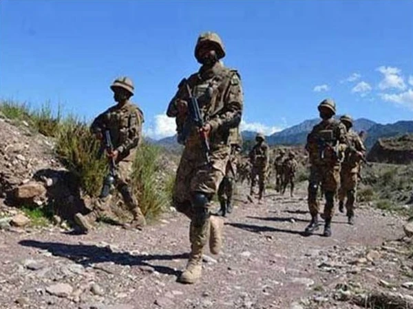 بلوچستان میں سکیورٹی فورسز کا آپریشن، 2 خواتین خودکش حملہ آور گرفتار، 10 دہشت گرد ہلاک